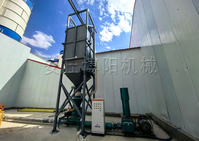 水泥噸袋拆包機的優(yōu)勢有哪些？