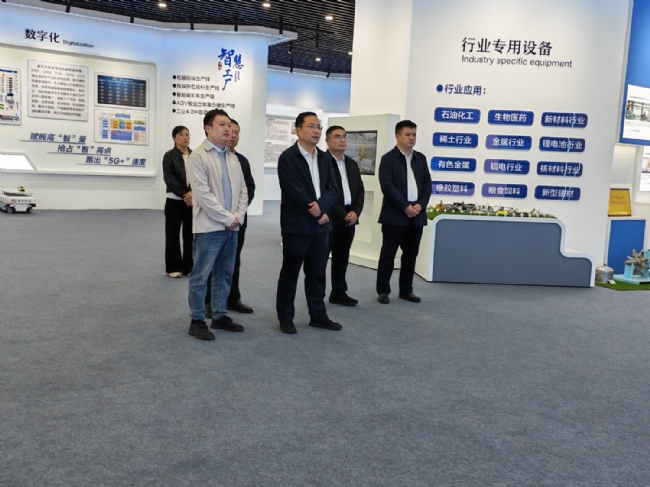 濰坊市委統(tǒng)戰(zhàn)部分管日常工作的副部長李全吉一行到博陽機(jī)械參觀調(diào)研