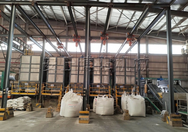 氧化鎂噸袋拆包機(jī)現(xiàn)場    噸袋破包機(jī)可多臺安裝