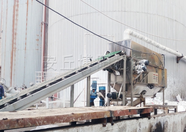 化工行業(yè)自動拆包機(jī) 自動拆包投料站給行業(yè)帶來便利